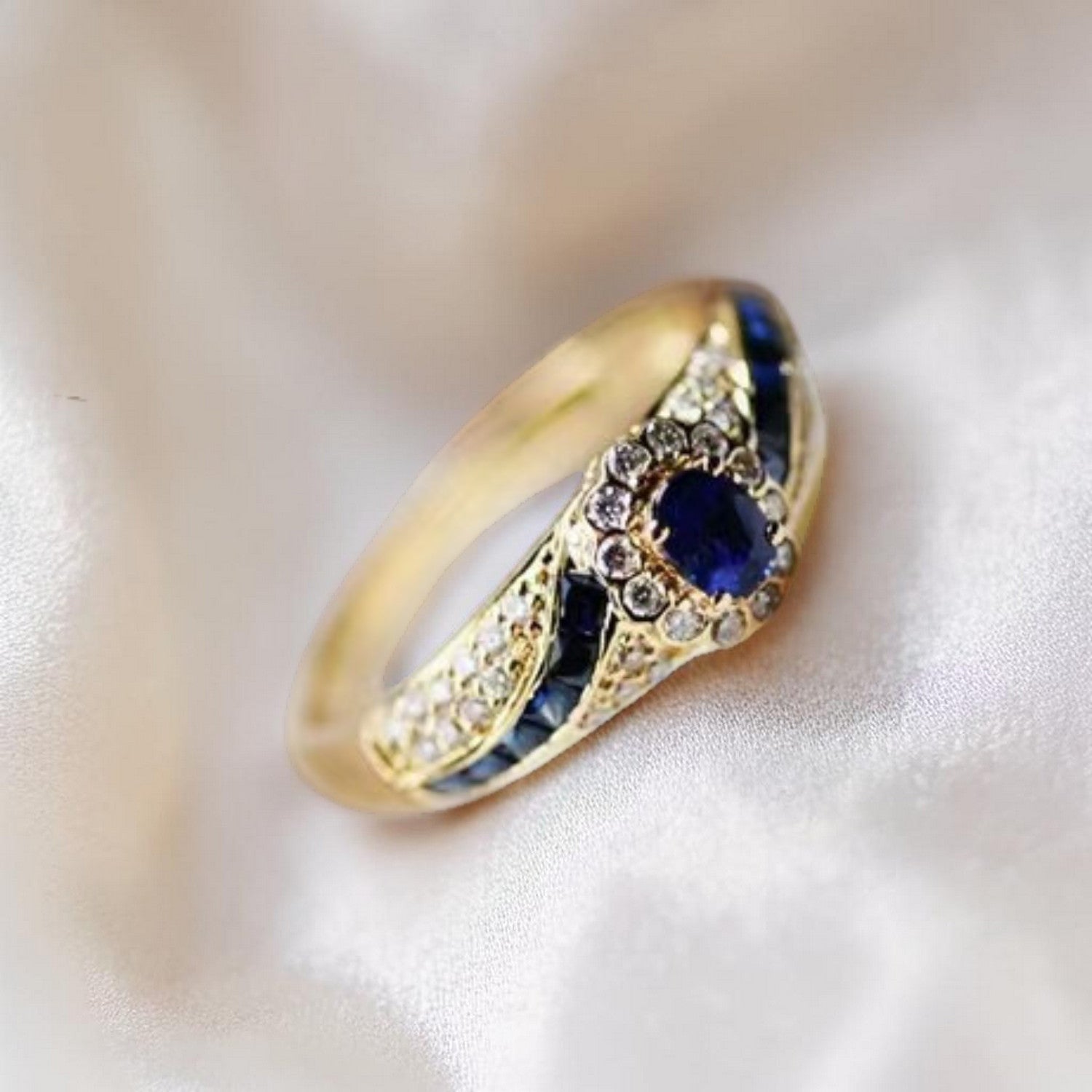 Gold Crystal Vintage Ring