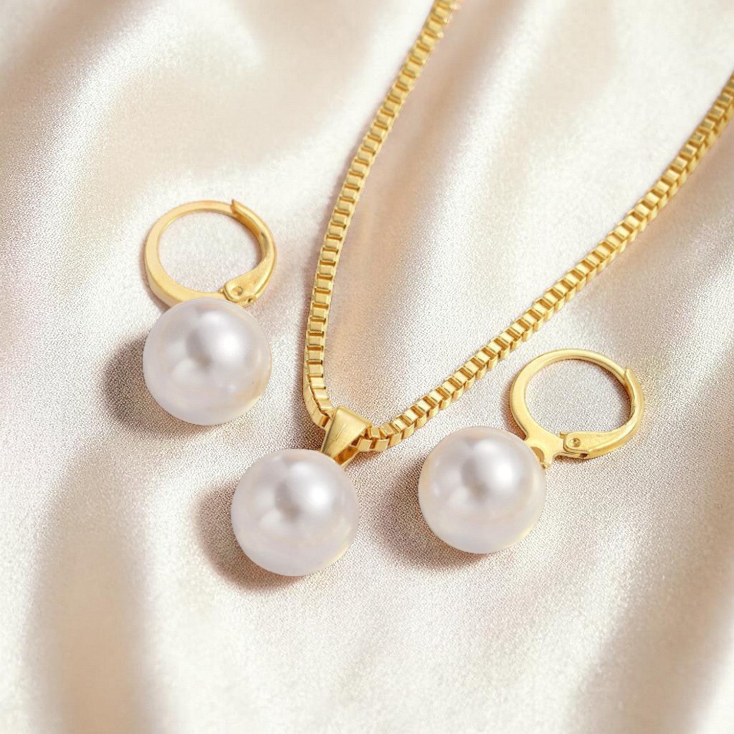 Gold Pearl Pendant & Earring Set